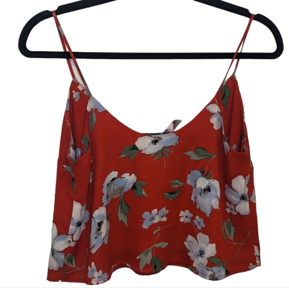 Caruso Red Floral Flowy Crop Top 🌺✨ - Picture 2 of 7